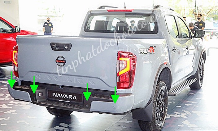 Lắp Cảm Biến Lùi Nissan Navara